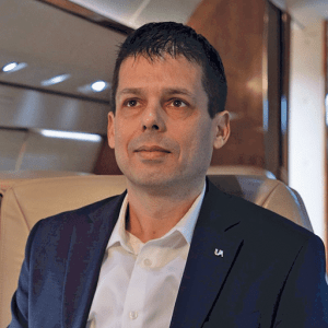 Dror Yahav,CEOUniversal Avionics